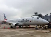 Hành khách hoảng loạn, cố mở cửa máy bay giữa không trung ảnh 3 Bị bắt giam vì giả bệnh để có chỗ ngồi tốt hơn trên máy bay