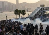 25 nghị sĩ Hong Kong yêu cầu bà Carrie Lam từ chức ảnh 2 Trung Quốc trả đũa Mỹ vì đạo luật Hong Kong