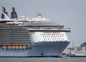 Gần 500 người trên tàu du lịch hạng sang gặp dịch bệnh
