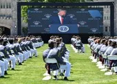 Ảnh: Ông Trump dự lễ tốt nghiệp West Point