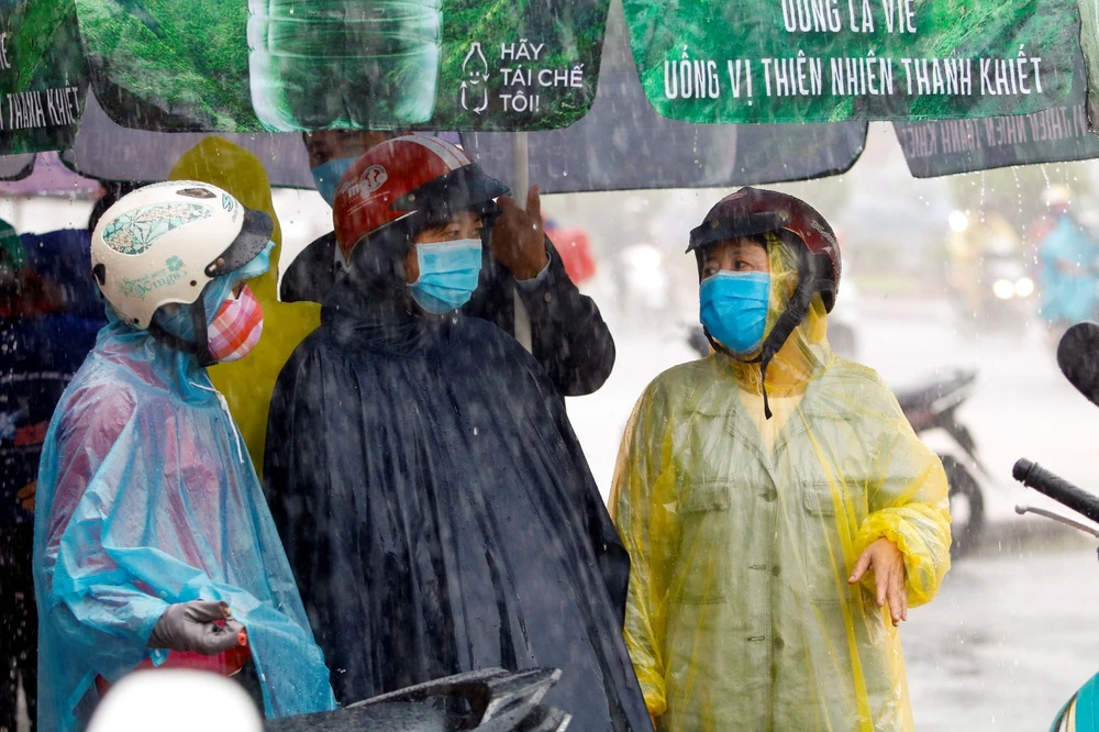 dam-mua-doi-con-thi-tot-nghiep