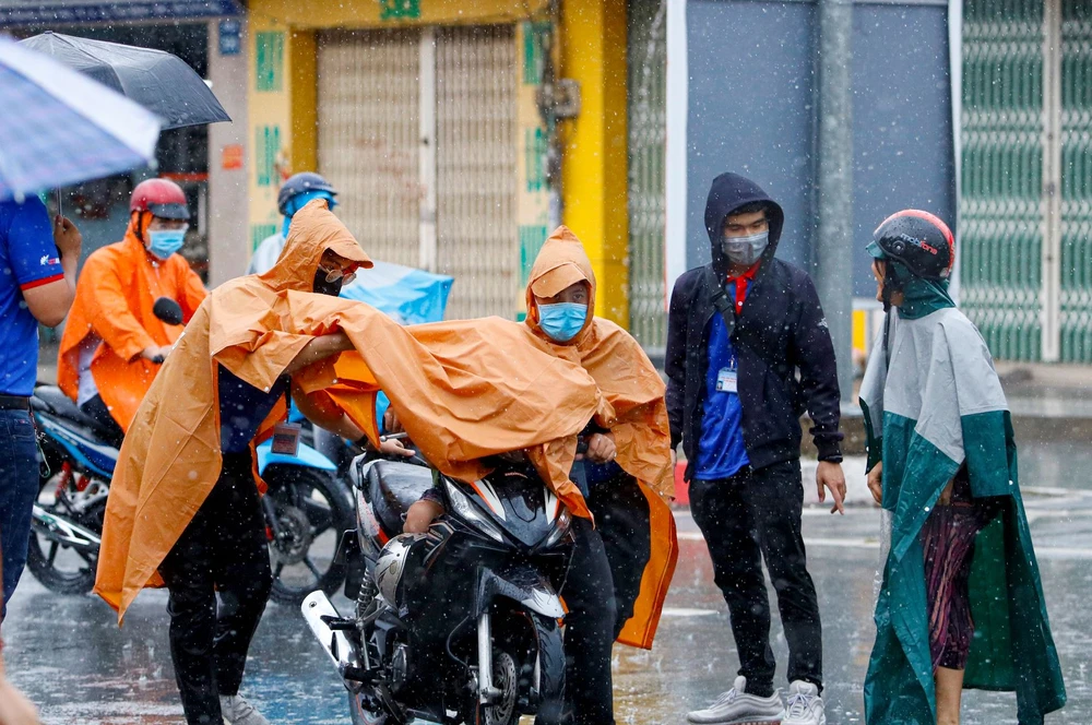 dam-mua-doi-con-thi-tot-nghiep