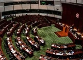 Hong Kong lại biểu tình dữ dội, gần 300 người bị bắt ảnh 2 Hong Kong phạt tù, phạt tiền người xúc phạm quốc ca Trung Quốc