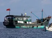 Trung Quốc lên tiếng vụ Malaysia bắt 6 tàu cá, 60 ngư dân ảnh 2 6 tàu cá Trung Quốc bị Malaysia bắt cách bờ chỉ hơn 2 hải lý