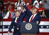 Thất thế bầu cử, ông Trump vẫn liên tục 2 ngày đi đánh golf ảnh 2 CT Ủy ban Tư pháp Thượng viện góp 500.000đô cho ông Trump kiện