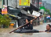 Lũ lụt, lở đất kinh hoàng, hơn 40 người chết ảnh 2 Indonesia đón năm mới trong nước lũ, 21 người chết