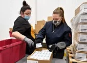 Nga đòi Slovakia trả vaccine Sputnik V sau lùm xùm chất lượng ảnh 2 COVID-19: Hồi hộp cuộc đua vaccine với biến thể virus