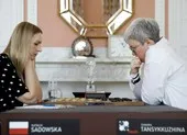 Nghị viện châu Âu ra nghị quyết đối phó Nga, bảo vệ Ukraine ảnh 2 Trọng tài Ba Lan xin lỗi vì gỡ bỏ cờ Nga trong trận đấu cờ đam