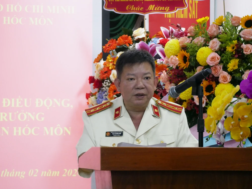 Ông Phan Trương Hiền phát biểu nhận nhiệm vụ viện trưởng VKSND huyện Hóc Môn. Ảnh: AN BÌNH vksnd-huyen-hoc-mon-co-tan-vien-truong-2.JPG