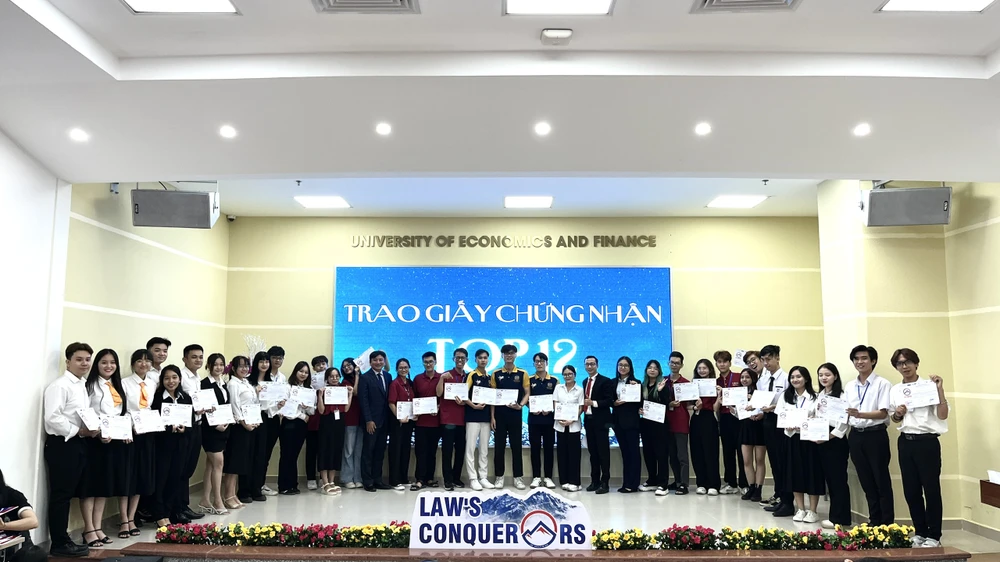 36 thí sinh thuộc 12 đội thi xuất sắc lọt vào vòng chung kết cuộc thi Law’s Conquerors 2024. Ảnh: AN BÌNH. dai-hoc-sai-gon-gianh-giai-quan-quan-cuoc-thi-luat-law-s-conquerors-2024--2.jpg