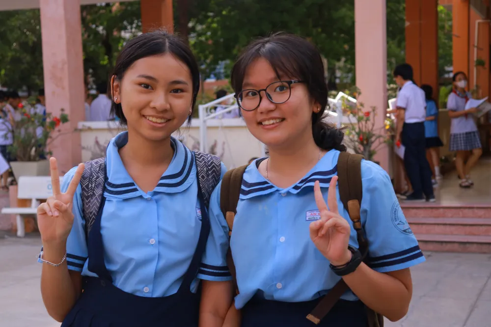 Bảo Ngọc (học sinh trường THCS An Phú) rất tự tin với nguyện vọng 1 là trường chuyên Lê Hồng Phong. Ảnh: VÕ THƠ Bảo Ngọc (học sinh trường THCS An Phú) rất tự tin với nguyện vọng 1 là trường chuyên Lê Hồng Phong. Ảnh: VÕ THƠ