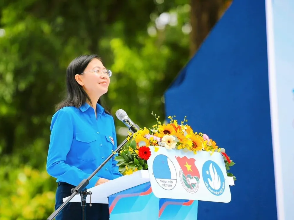 Bí thư Thành Đoàn TP.HCM Phan Thị Thanh Phương phát biểu tại buổi lễ ra quân. Ảnh: THIỆN HỢP