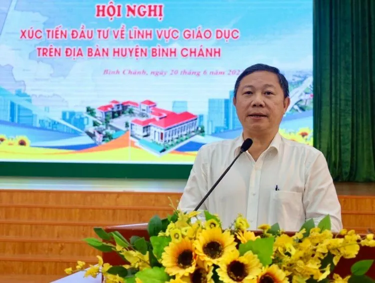 Ông Dương Anh Đức, Phó Chủ tịch UBND TP.HCM bày tỏ lòng cảm kích đối với các nhà đầu tư vì sự nghiệp giáo dục tại huyện Bình Chánh nói riêng, TP.HCM nói chung. Ảnh: QUỐC HƯƠNG.
