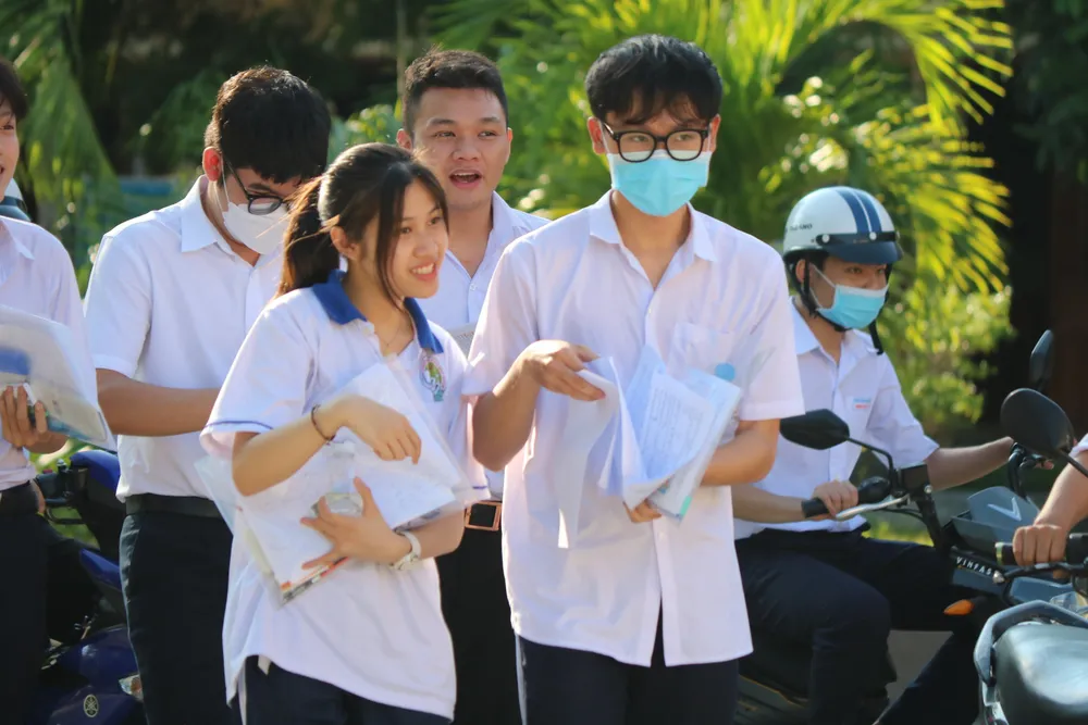 Các thí sinh cảm thấy đề thi Toán vừa sức của mình. Ảnh: HUY TRƯỜNG Các thí sinh cảm thấy đề thi Toán vừa sức của mình. Ảnh: HUY TRƯỜNG