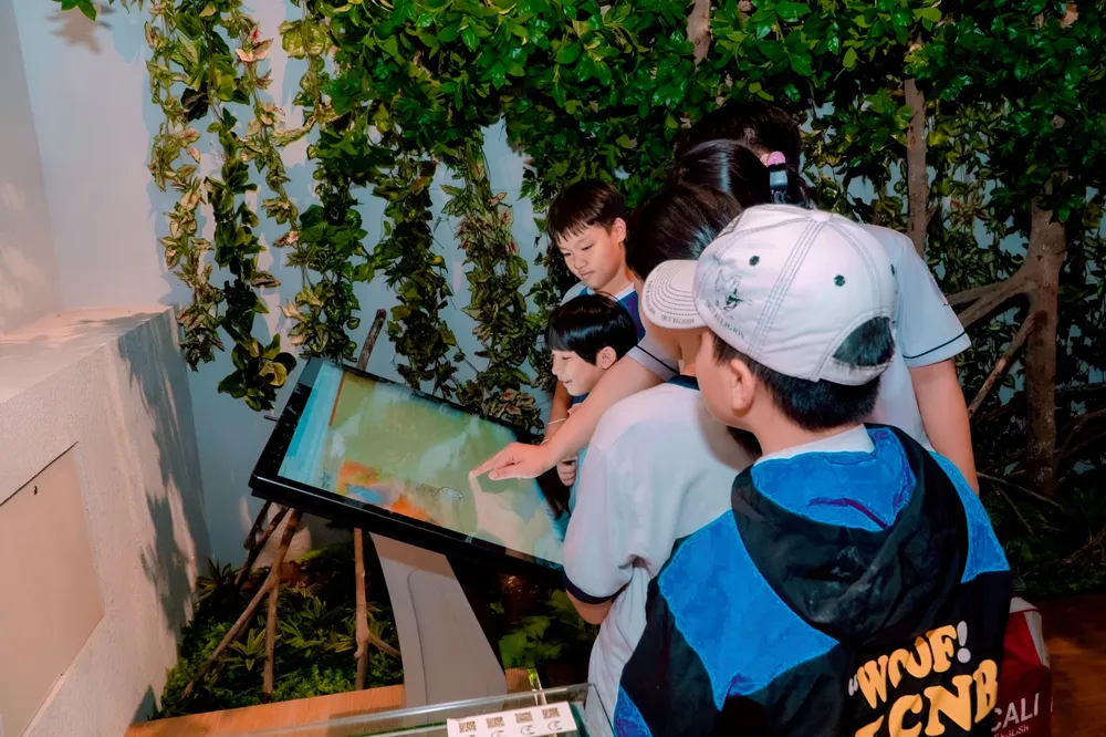 Công nghệ số hóa ở nhiều không gian tại bảo tàng TP.HCM cũng mang đến những trải nghiệm chân thực cho du khách. Công nghệ số hóa ở nhiều không gian tại bảo tàng TP.HCM cũng mang đến những trải nghiệm chân thực cho du khách.