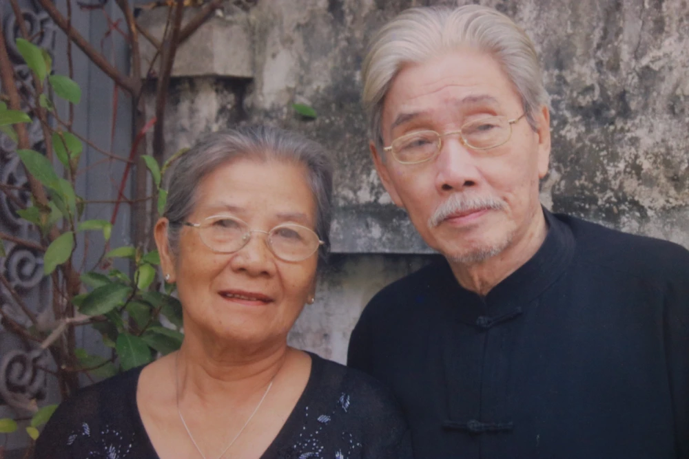 NSƯT Phi Điểu và chồng (cố nhạc sĩ Phan Nhân). Ảnh: NVCC
