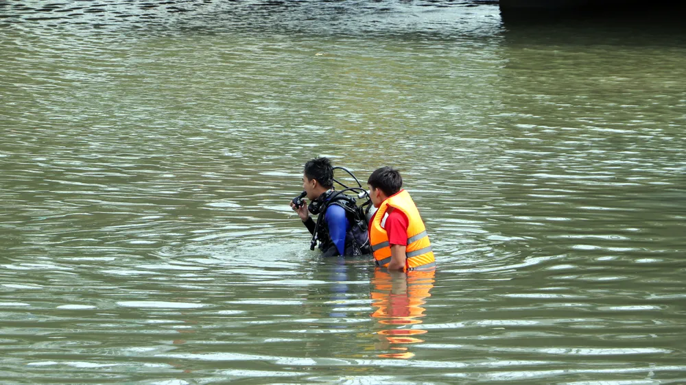 Công an tìm kiếm người nghi đuối nước trên rạch Cái Khế ảnh 4