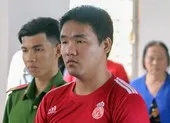 Gia đình bị hại và bị cáo hăm he nhau tại tòa ảnh 3 Bảy năm tù cho bị cáo hành hung cả gia đình bị hại