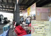 Người dân 'vô tư' chạy ngược chiều trên quốc lộ 91 ảnh 12 Vụ nhà xe 'chống lệnh': Vi phạm 2 lỗi, chỉ lập biên bản 1 lỗi