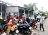 Hàng ngàn người dân Sóc Trăng từ vùng dịch đã về quê ảnh 3 Video: Vất vả hành trình người dân tự về quê tránh dịch