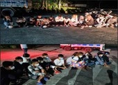 Bắt tạm giam kẻ hiếp dâm con riêng của vợ trong nhiều năm ảnh 2 Kiên Giang bắt nhóm thanh niên tổ chức đua xe giữa đêm khuya