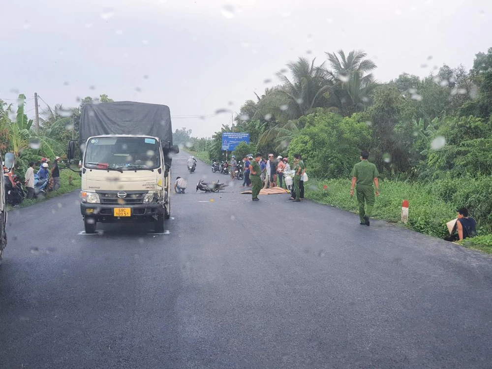 Hiện trường vụ tai nạn. Ảnh NHẬT TRƯỜNG