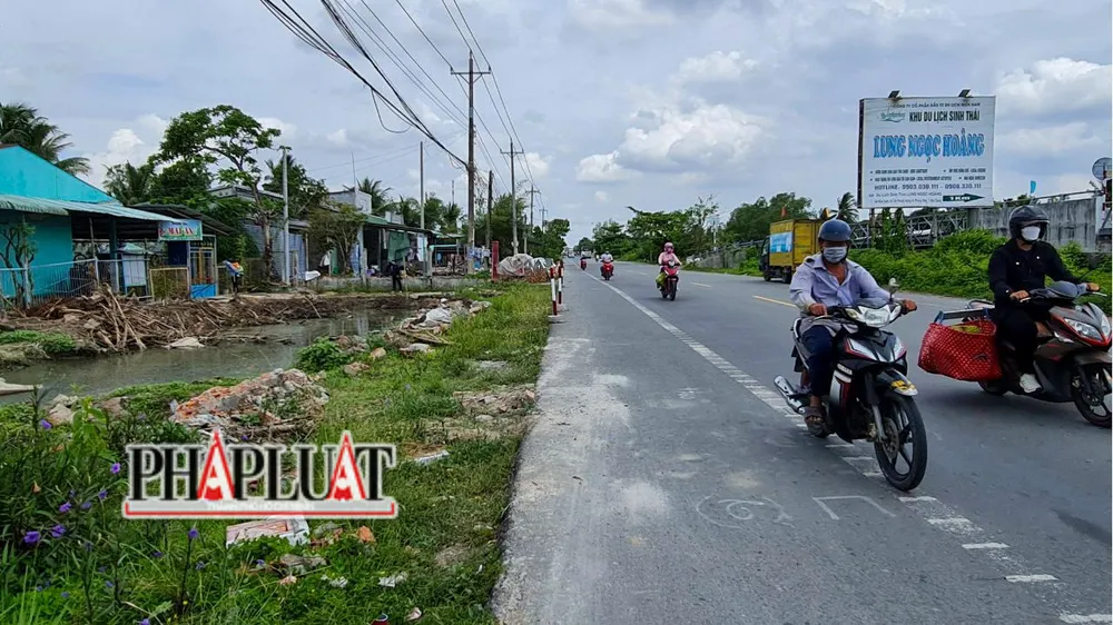 Ban Quản lý dự án 7 yêu cầu các đơn vị thi công khắc phục ngay những hạn chế đang tồn tại trên công trường, Ban sẽ kiểm tra và đề xuất xử phạt nếu vẫn còn vi phạm. Ảnh: CHÂU ANH Ban Quản lý dự án 7 yêu cầu các đơn vị thi công khắc phục ngay những hạn chế đang tồn tại trên công trường, Ban sẽ kiểm tra và đề xuất xử phạt nếu vẫn còn vi phạm. Ảnh: CHÂU ANH