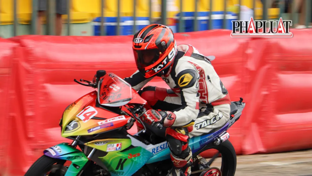 Trong đó, có 20 tay đua chuyên nghiệp hệ hai thì loại xe YAZ 125cc và 24 tay đua hệ bán chuyên nghiệp EXCITER 150 cc.
