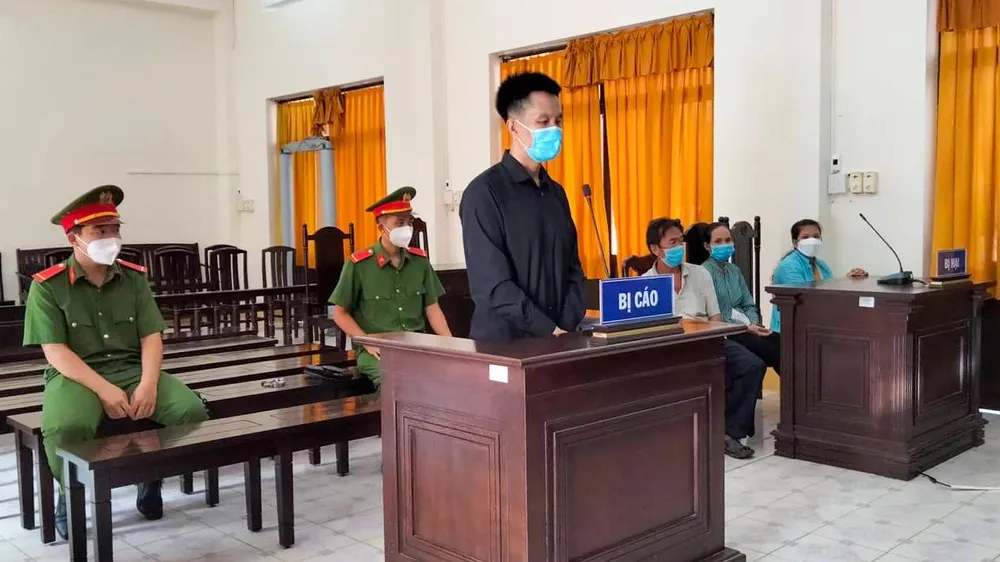 Bị cáo Phan Văn Còn tại phiên xét xử sơ thẩm. Ảnh: TRINH LÊ Bị cáo Phan Văn Còn tại phiên xét xử sơ thẩm. Ảnh: TRINH LÊ