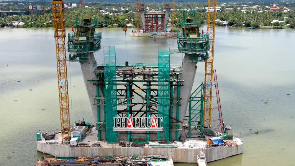 Dự án thành phần cầu Mỹ Thuận 2 và đường dẫn hai đầu cầu thuộc dự án xây dựng một số đoạn đường bộ cao tốc trên tuyến Bắc - Nam phía Đông, giai đoạn 2017-2020 nối hai tỉnh Tiền Giang và Vĩnh Long.