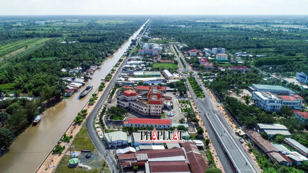 Lãnh đạo huyện Phụng Hiệp sẽ có tờ trình gửi tỉnh để thống nhất hình thức xử lý bốn cá nhân liên quan đến vụ án này. Ảnh: CHÂU ANH