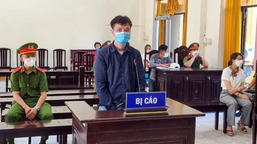 Bị cáo Hà Thanh Giang tại tòa. Ảnh: VĂN VŨ Bị cáo Hà Thanh Giang tại tòa. Ảnh: VĂN VŨ