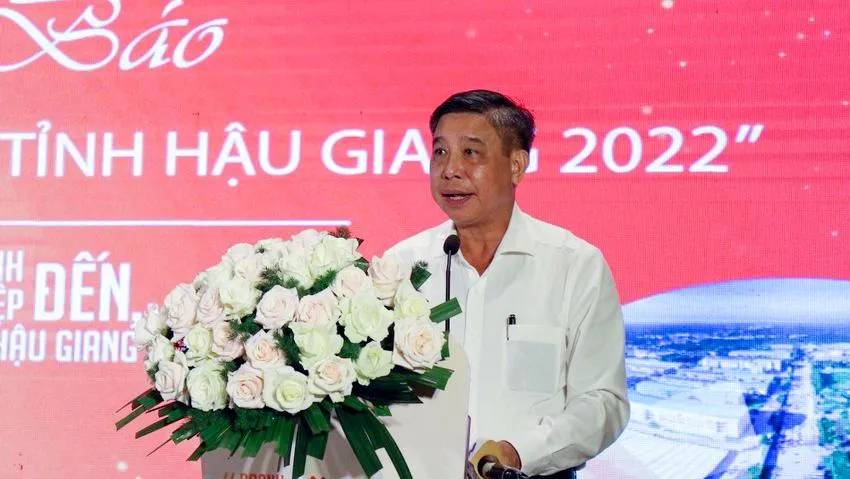 Ông Đồng Văn Thanh, Chủ tịch UBND tỉnh Hậu Giang trả lời các vấn đề liên quan đến xúc tiến đầu tư tại buổi họp báo ở TP.HCM ngày 18-5 vừa qua. Ảnh: ĐT.