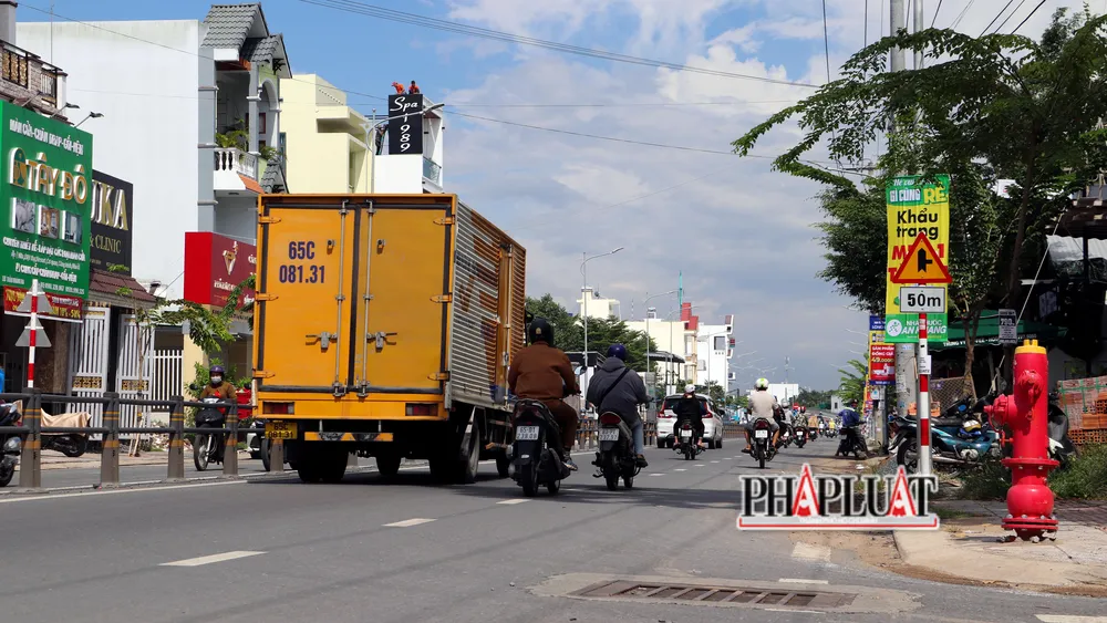 Trong văn bản về việc tiếp nhận, quản lý, vận hành đường Trần Hoàng Na của Phòng Quản lý Đô thị quận Ninh Kiều, cơ quan này đề xuất không tiếp nhận hạng mục cấp nước, phòng cháy chữa cháy và hào kỹ thuật. Ảnh: CHÂU ANH