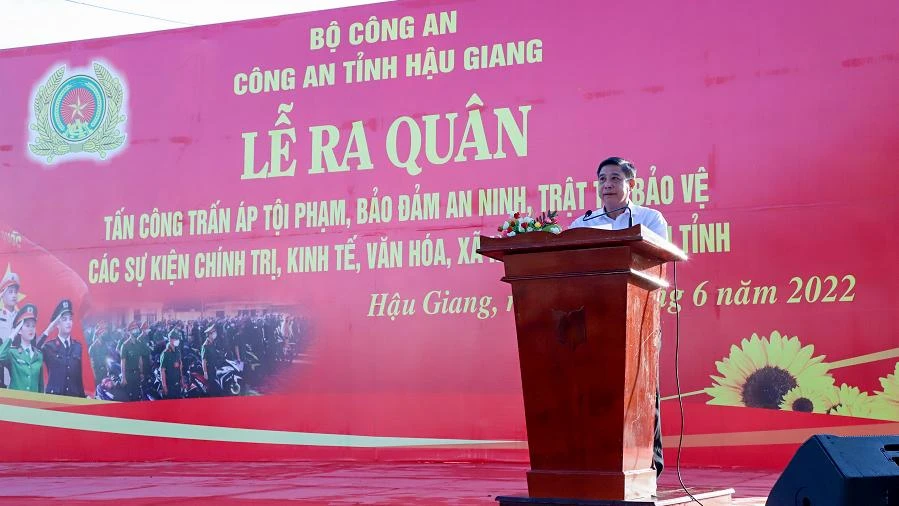 Ông Đồng Văn Thanh, Chủ tịch UBND tỉnh Hậu Giang phát biểu chỉ đạo tại lễ ra quân. Ảnh: HOÀI XUYÊN