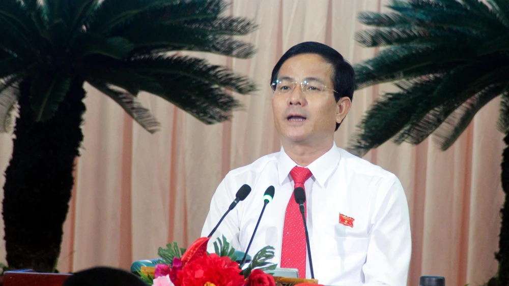 Ông Trần Văn Huyến, Phó Bí thư Thường trực Tỉnh ủy, Chủ tịch HĐND tỉnh Hậu Giang phát biểu khai mạc kỳ họp. Ảnh: BẢO AN