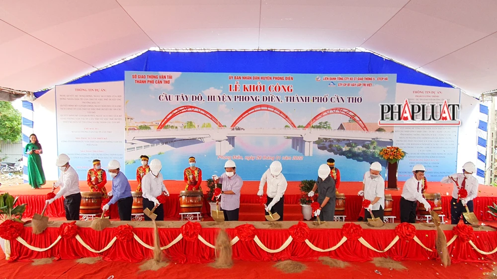 Cầu Tây Đô bắc qua sông Cần Thơ có tổng mức đầu tư hơn 208 tỉ đồng, khởi công cuối tháng 1-2022, thời gian thi công trong 630 ngày. Ảnh: CHÂU ANH