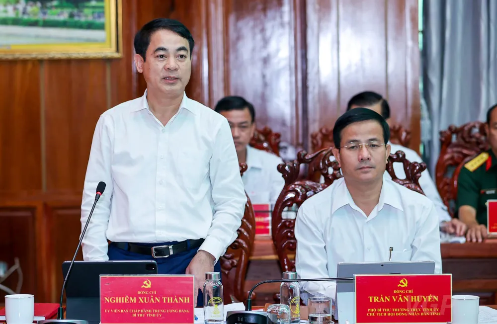 Ông Nghiêm Xuân Thành, Bí Thư Tỉnh ủy Hậu Giang phát biểu tại buổi làm việc với Thủ tướng và đoàn công tác. Ảnh VGP/Nhật Bắc