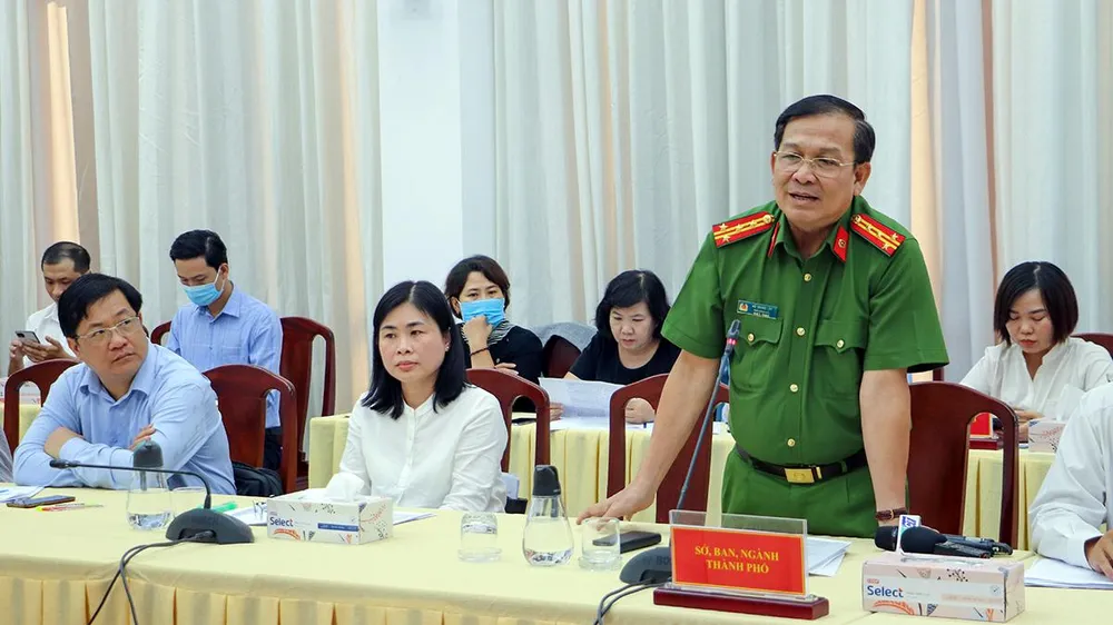 Đại tá Hồ Trung Lập, Phó Giám đốc Công an TP Cần Thơ thông tin về các kiến nghị yêu cầu điều tra, làm rõ của Thanh tra TP. Ảnh: CHÂU ANH