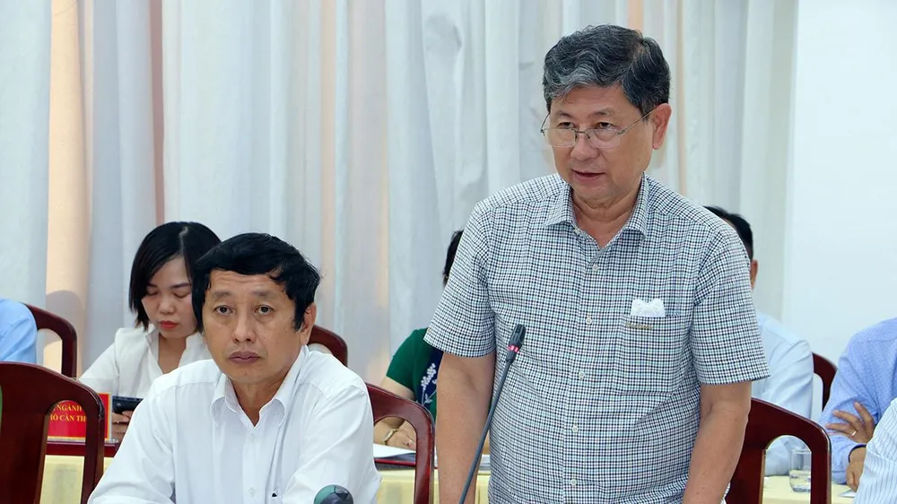 Ông Tạ Chí Nhân, Phó Giám đốc Sở Xây dựng TP Cần Thơ thông tin về thời gian tiến hành xây mới, sửa chữa chung cư Ngô Hữu Hạnh và bán hóa giá các căn hộ tại chung cư 91B. Ảnh: CHÂU ANH Ông Tạ Chí Nhân, Phó Giám đốc Sở Xây dựng TP Cần Thơ thông tin về thời gian tiến hành xây mới, sửa chữa chung cư Ngô Hữu Hạnh và bán hóa giá các căn hộ tại chung cư 91B. Ảnh: CHÂU ANH