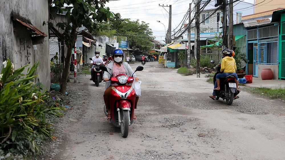 Đường Hoàng Quốc Việt nối từ đường tỉnh 923 (chợ An Bình) đến Quốc lộ 91B (đường Nguyễn Văn Linh), chiều dài khoảng 3,4 km. Tháng 3-2020, Ban Quản lý dự án ODA Cần Thơ khởi công gói nâng cấp, mở rộng đoạn từ đường tỉnh 923 (chợ An Bình) đến khu dân cư Hồng Phát.