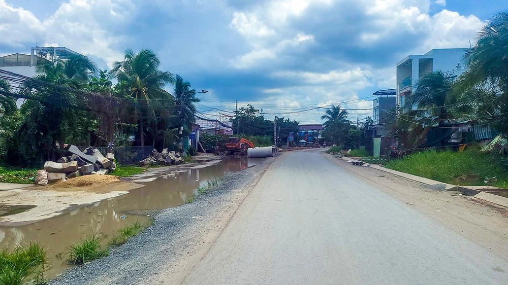 “Chúng tôi đã làm việc với điện lực và Sở Công thương, đã thẩm định xong dự toán và tuần sau sẽ làm việc với Hội đồng bồi thường quận Ninh Kiều, sau khi có quyết định chi phí di dời chúng tôi sẽ chuyển tiền cho điện lực để di dời” - ông Tâm thông tin thêm.