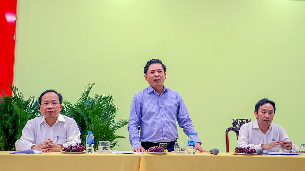 Bộ trưởng Bộ GTVT Nguyễn Văn Thể phát biểu tại buổi làm việc với lãnh đạo Sở GTVT TP Cần Thơ. Ảnh: BT