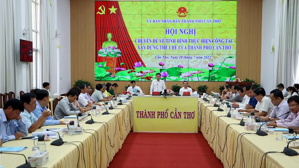 Quang cảnh Hội nghị chuyên đề về tình hình thực hiện công tác xây dựng thể chế của TP Cần Thơ. Ảnh: CHÂU ANH