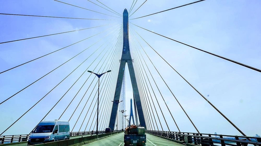 Theo Bộ GTVT đánh giá, cầu Cần Thơ hiện hữu vẫn đáp ứng nhu cầu vận tải đến năm 2030. Ảnh: CHÂU ANH