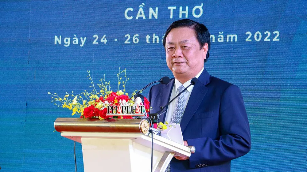 Bộ trưởng Lê Minh Hoan: "Cơ giới hoá trong nông nghiệp, trước hết là hình ảnh sống động, là câu chuyện đáng khâm phục của những “kỹ sư chân đất”. Ảnh: CHÂU ANH Bộ trưởng Lê Minh Hoan: "Cơ giới hoá trong nông nghiệp, trước hết là hình ảnh sống động, là câu chuyện đáng khâm phục của những “kỹ sư chân đất”. Ảnh: CHÂU ANH
