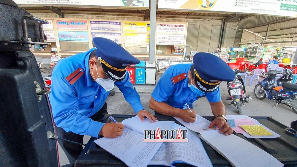 Chủ tịch UBND TP Cần Thơ yêu cầu Sở GTVT TP đẩy mạnh kiểm soát tải trọng phương tiện kết hợp với kiểm tra kích thước thành, thùng xe. Ảnh minh họa: CHÂU ANH Chủ tịch UBND TP Cần Thơ yêu cầu Sở GTVT TP đẩy mạnh kiểm soát tải trọng phương tiện kết hợp với kiểm tra kích thước thành, thùng xe. Ảnh minh họa: CHÂU ANH