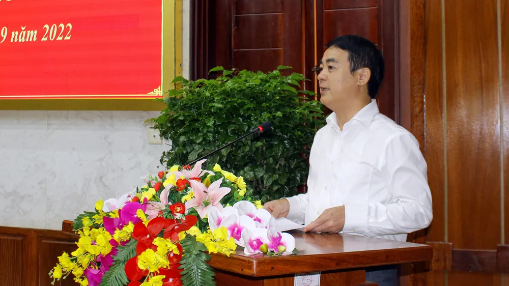 Ông Nghiêm Xuân Thành, Bí thư Tỉnh ủy Hậu Giang, mong muốn các cán bộ vừa được điều động nhanh chóng nắm bắt công việc, đoàn kết cùng tập thể thực hiện thắng lợi nhiệm vụ được giao. Ảnh: NT