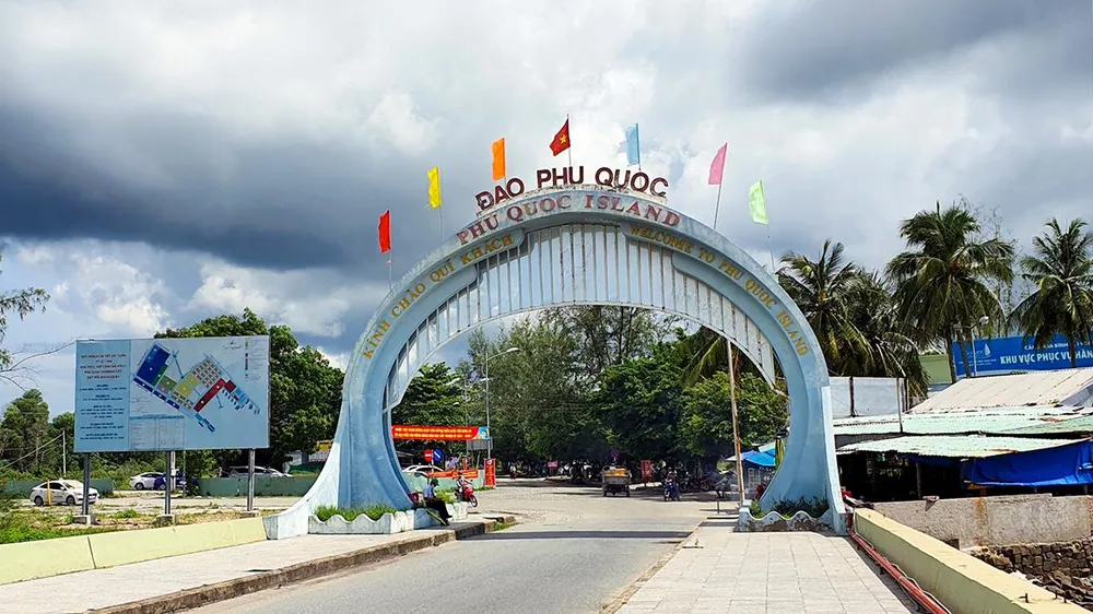 Các phương tiện tàu, phà tuyến TP Phú Quốc đi TP Rạch Giá, tuyến TP Hà Tiên đi TP Phú Quốc, tuyến TP Rạch Giá đi đảo Nam Du và các hòn đảo thuộc huyện Kiên Hải được yêu cầu tạm ngưng hoạt động. Ảnh minh họa: CHÂU ANH