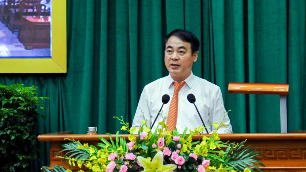 Ông Nghiêm Xuân Thành, Bí thư Tỉnh ủy Hậu Giang phát biểu tại Hội nghị trực tuyến sơ kết công tác quý III-2022. Ảnh: TS